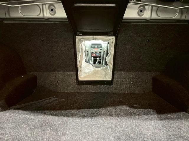 アルテッツァ ＲＳ２００　Ｚエディション　６速マニュアル　ＨＩＤヘッドライト　フォグランプ　純正１７インチアルミ　カロッツェリアオーディオ　ＣＤ　エアコン　シートバックポケット　電動格納ドアミラー　リモコンキー　予備キー　実走行６．４万キロ台（51枚目）