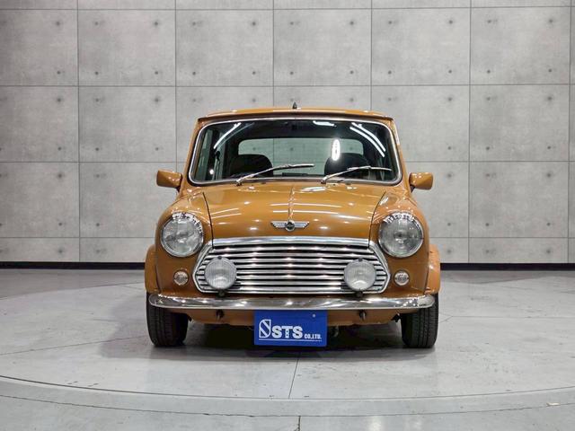 MINI クーパー 社外12インチアルミホイール ブラックレザーシート ポータブルナビ カロッツェリアオーディオ エアコン 木目インパネ 革巻きステアリング ETC車載器 実走行5.3万キロ台 正規ディーラー 色替え車両(7枚目)