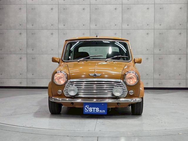 MINI クーパー 社外12インチアルミホイール ブラックレザーシート ポータブルナビ カロッツェリアオーディオ エアコン 木目インパネ 革巻きステアリング ETC車載器 実走行5.3万キロ台 正規ディーラー 色替え車両(8枚目)