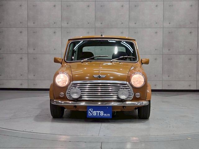 MINI クーパー 社外12インチアルミホイール ブラックレザーシート ポータブルナビ カロッツェリアオーディオ エアコン 木目インパネ 革巻きステアリング ETC車載器 実走行5.3万キロ台 正規ディーラー 色替え車両(9枚目)