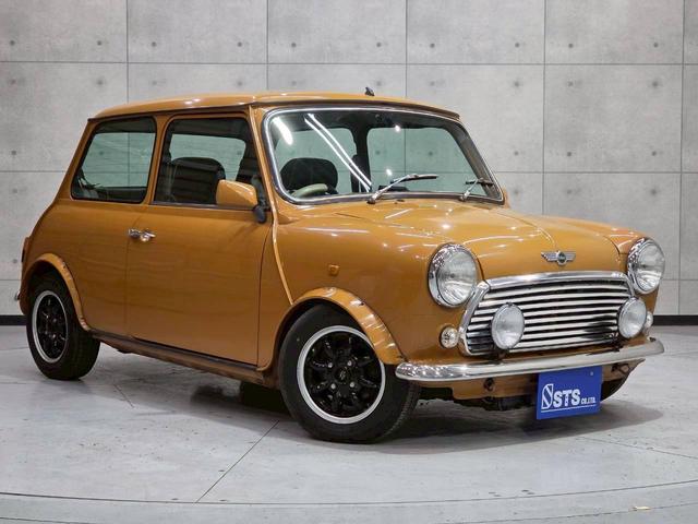 MINI クーパー 社外12インチアルミホイール ブラックレザーシート ポータブルナビ カロッツェリアオーディオ エアコン 木目インパネ 革巻きステアリング ETC車載器 実走行5.3万キロ台 正規ディーラー 色替え車両(10枚目)