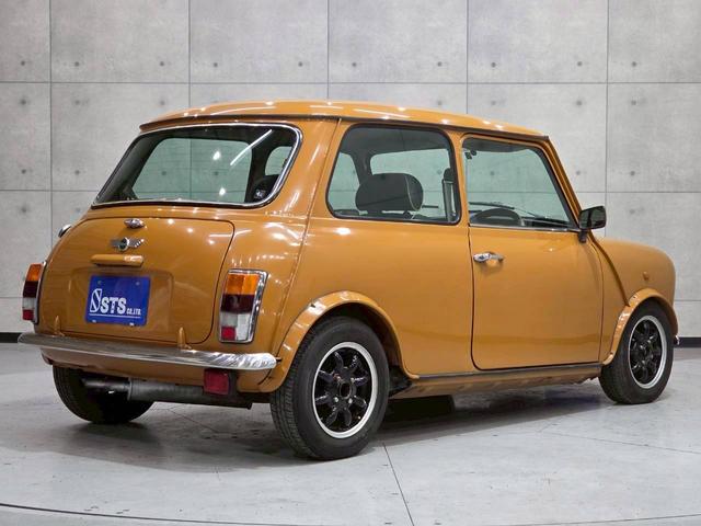 MINI クーパー 社外12インチアルミホイール ブラックレザーシート ポータブルナビ カロッツェリアオーディオ エアコン 木目インパネ 革巻きステアリング ETC車載器 実走行5.3万キロ台 正規ディーラー 色替え車両(12枚目)