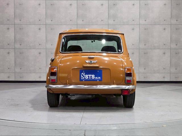 MINI クーパー 社外12インチアルミホイール ブラックレザーシート ポータブルナビ カロッツェリアオーディオ エアコン 木目インパネ 革巻きステアリング ETC車載器 実走行5.3万キロ台 正規ディーラー 色替え車両(13枚目)