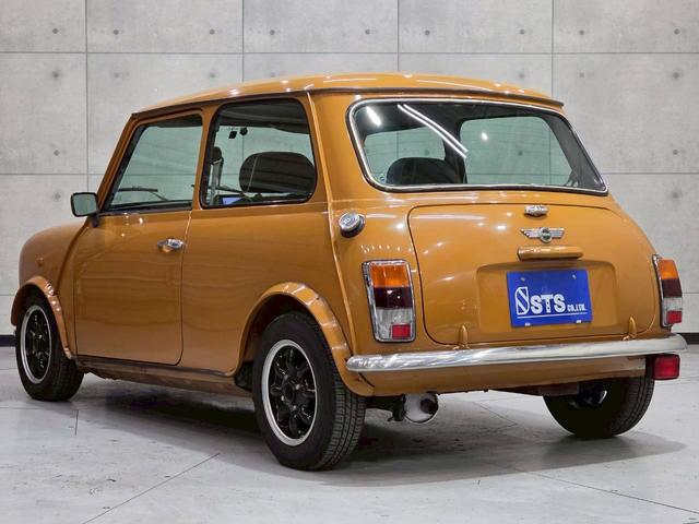 MINI クーパー 社外12インチアルミホイール ブラックレザーシート ポータブルナビ カロッツェリアオーディオ エアコン 木目インパネ 革巻きステアリング ETC車載器 実走行5.3万キロ台 正規ディーラー 色替え車両(17枚目)