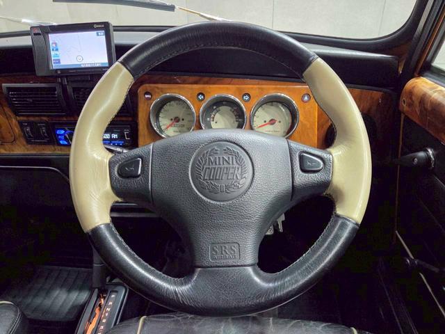 MINI クーパー 社外12インチアルミホイール ブラックレザーシート ポータブルナビ カロッツェリアオーディオ エアコン 木目インパネ 革巻きステアリング ETC車載器 実走行5.3万キロ台 正規ディーラー 色替え車両(27枚目)