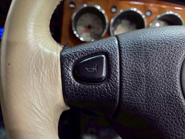 MINI クーパー 社外12インチアルミホイール ブラックレザーシート ポータブルナビ カロッツェリアオーディオ エアコン 木目インパネ 革巻きステアリング ETC車載器 実走行5.3万キロ台 正規ディーラー 色替え車両(28枚目)