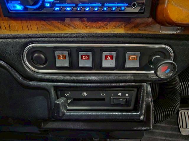 MINI クーパー 社外12インチアルミホイール ブラックレザーシート ポータブルナビ カロッツェリアオーディオ エアコン 木目インパネ 革巻きステアリング ETC車載器 実走行5.3万キロ台 正規ディーラー 色替え車両(33枚目)