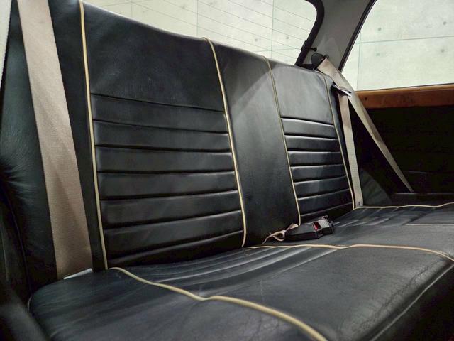 MINI クーパー 社外12インチアルミホイール ブラックレザーシート ポータブルナビ カロッツェリアオーディオ エアコン 木目インパネ 革巻きステアリング ETC車載器 実走行5.3万キロ台 正規ディーラー 色替え車両(44枚目)