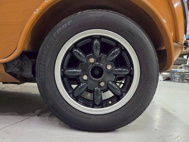 MINI クーパー 社外12インチアルミホイール ブラックレザーシート ポータブルナビ カロッツェリアオーディオ エアコン 木目インパネ 革巻きステアリング ETC車載器 実走行5.3万キロ台 正規ディーラー 色替え車両(51枚目)