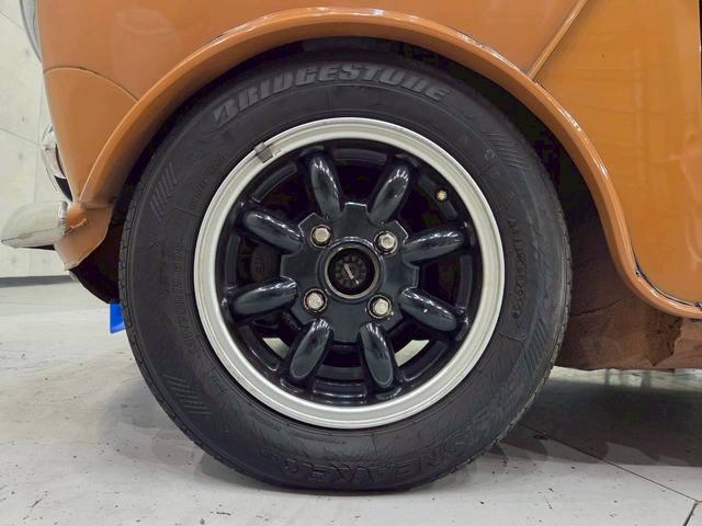 MINI クーパー 社外12インチアルミホイール ブラックレザーシート ポータブルナビ カロッツェリアオーディオ エアコン 木目インパネ 革巻きステアリング ETC車載器 実走行5.3万キロ台 正規ディーラー 色替え車両(52枚目)