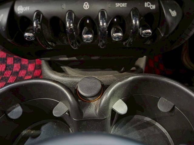 充実装備の１台入荷致しました♪ぜひ実車を見に来てください♪