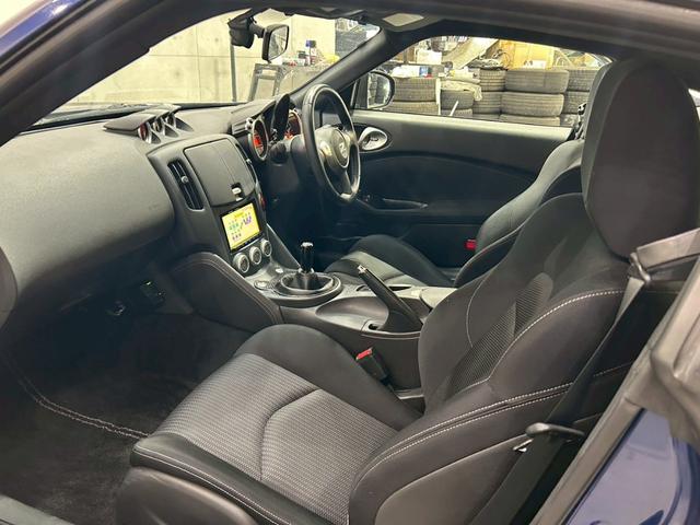 フェアレディZ ベースグレード 6速MT リアスポイラー 社外ナビ フルセグTV BT接続 リアカメラ HIDヘッドライト LEDデイライト オートライト 純正18インチAW NISMOシフトノブカバー インテリジェントキー ETC(50枚目)