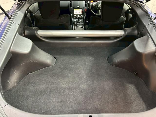 フェアレディZ ベースグレード 6速MT リアスポイラー 社外ナビ フルセグTV BT接続 リアカメラ HIDヘッドライト LEDデイライト オートライト 純正18インチAW NISMOシフトノブカバー インテリジェントキー ETC(54枚目)