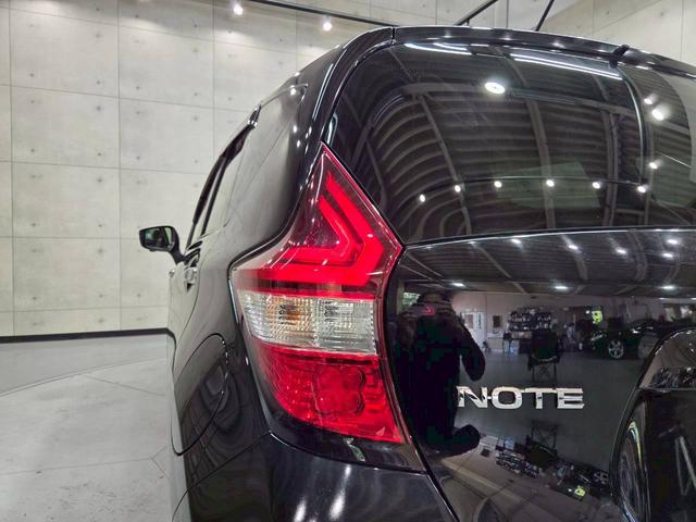 ノート Ｘ　ＤＩＧ－Ｓ　ユーザー様直接仕入れ　プリクラッシュ　社外１４インチ　純正ナビ　フルセグＴＶ　アラウンドビューモニター　ＨＩＤライト　ステアスイッチ　ドアバイザー　Ｐスタート　インテリジェントキー　スペアキー　ＥＴＣ（17枚目）