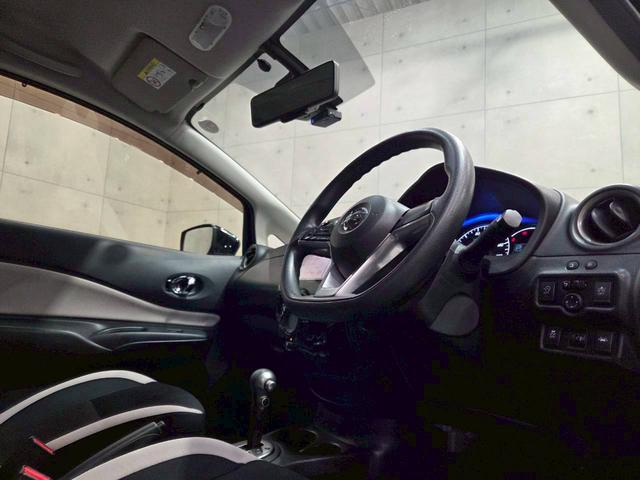 ノート Ｘ　ＤＩＧ－Ｓ　ユーザー様直接仕入れ　プリクラッシュ　社外１４インチ　純正ナビ　フルセグＴＶ　アラウンドビューモニター　ＨＩＤライト　ステアスイッチ　ドアバイザー　Ｐスタート　インテリジェントキー　スペアキー　ＥＴＣ（54枚目）