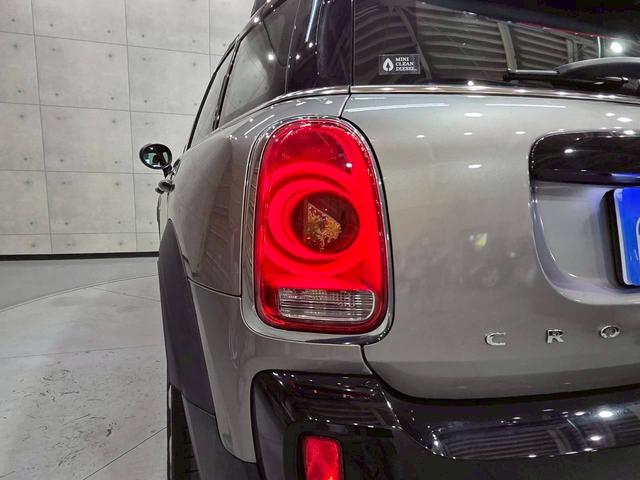 ＭＩＮＩ クーパーＤ　クロスオーバー　オール４　ユーザー様直接仕入れ車両　ルーフキャリア　ボンネットストライプ　ＬＥＤヘッドライト　純正１７インチＡＷ　純正ナビ　ＢＴ接続　シートヒーター　ステアスイッチ　クルコン　ドラレコ　ウェルカムランプ　ＥＴＣ（17枚目）