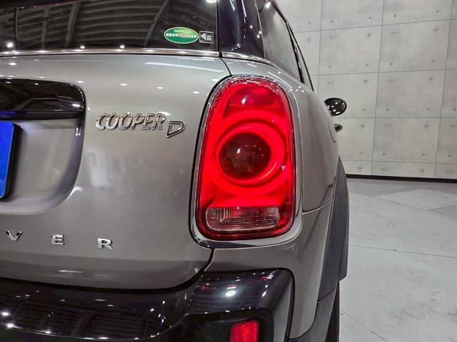 ＭＩＮＩ クーパーＤ　クロスオーバー　オール４　ユーザー様直接仕入れ車両　ルーフキャリア　ボンネットストライプ　ＬＥＤヘッドライト　純正１７インチＡＷ　純正ナビ　ＢＴ接続　シートヒーター　ステアスイッチ　クルコン　ドラレコ　ウェルカムランプ　ＥＴＣ（18枚目）