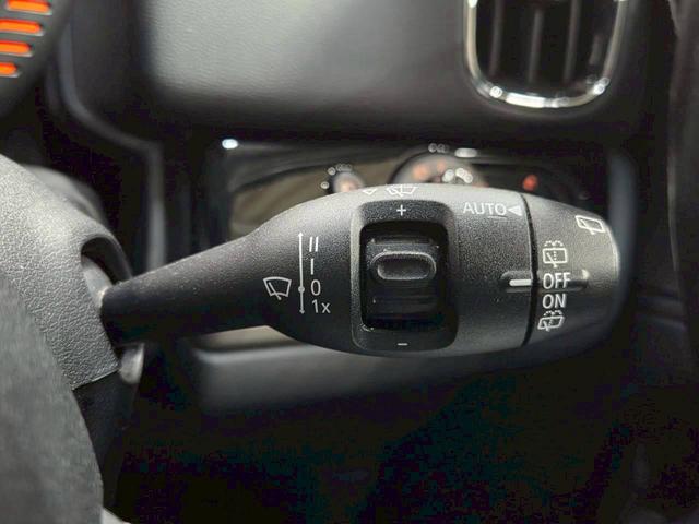 ＭＩＮＩ クーパーＤ　クロスオーバー　オール４　ユーザー様直接仕入れ車両　ルーフキャリア　ボンネットストライプ　ＬＥＤヘッドライト　純正１７インチＡＷ　純正ナビ　ＢＴ接続　シートヒーター　ステアスイッチ　クルコン　ドラレコ　ウェルカムランプ　ＥＴＣ（32枚目）