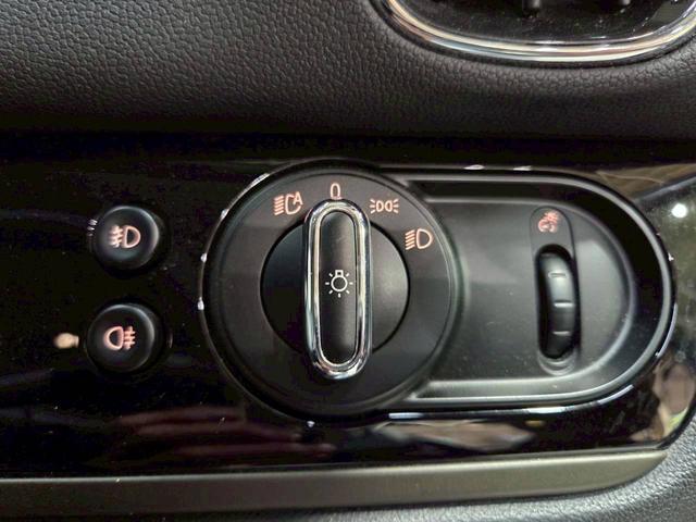 ＭＩＮＩ クーパーＤ　クロスオーバー　オール４　ユーザー様直接仕入れ車両　ルーフキャリア　ボンネットストライプ　ＬＥＤヘッドライト　純正１７インチＡＷ　純正ナビ　ＢＴ接続　シートヒーター　ステアスイッチ　クルコン　ドラレコ　ウェルカムランプ　ＥＴＣ（33枚目）