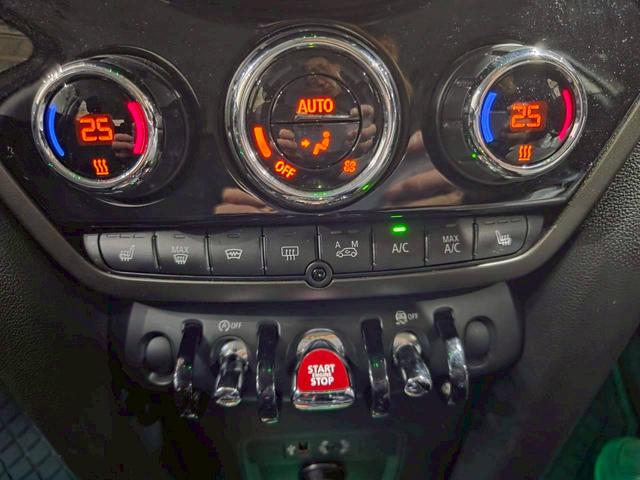 ＭＩＮＩ クーパーＤ　クロスオーバー　オール４　ユーザー様直接仕入れ車両　ルーフキャリア　ボンネットストライプ　ＬＥＤヘッドライト　純正１７インチＡＷ　純正ナビ　ＢＴ接続　シートヒーター　ステアスイッチ　クルコン　ドラレコ　ウェルカムランプ　ＥＴＣ（37枚目）