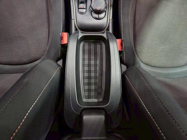 ＭＩＮＩ クーパーＤ　クロスオーバー　オール４　ユーザー様直接仕入れ車両　ルーフキャリア　ボンネットストライプ　ＬＥＤヘッドライト　純正１７インチＡＷ　純正ナビ　ＢＴ接続　シートヒーター　ステアスイッチ　クルコン　ドラレコ　ウェルカムランプ　ＥＴＣ（44枚目）