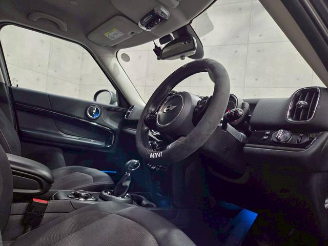 ＭＩＮＩ クーパーＤ　クロスオーバー　オール４　ユーザー様直接仕入れ車両　ルーフキャリア　ボンネットストライプ　ＬＥＤヘッドライト　純正１７インチＡＷ　純正ナビ　ＢＴ接続　シートヒーター　ステアスイッチ　クルコン　ドラレコ　ウェルカムランプ　ＥＴＣ（49枚目）