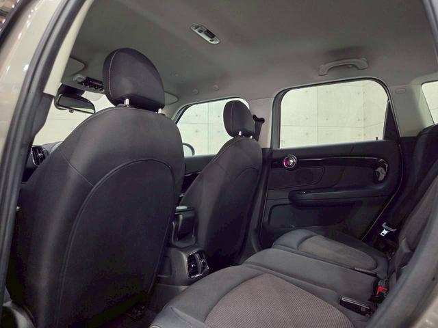 ＭＩＮＩ クーパーＤ　クロスオーバー　オール４　ユーザー様直接仕入れ車両　ルーフキャリア　ボンネットストライプ　ＬＥＤヘッドライト　純正１７インチＡＷ　純正ナビ　ＢＴ接続　シートヒーター　ステアスイッチ　クルコン　ドラレコ　ウェルカムランプ　ＥＴＣ（58枚目）