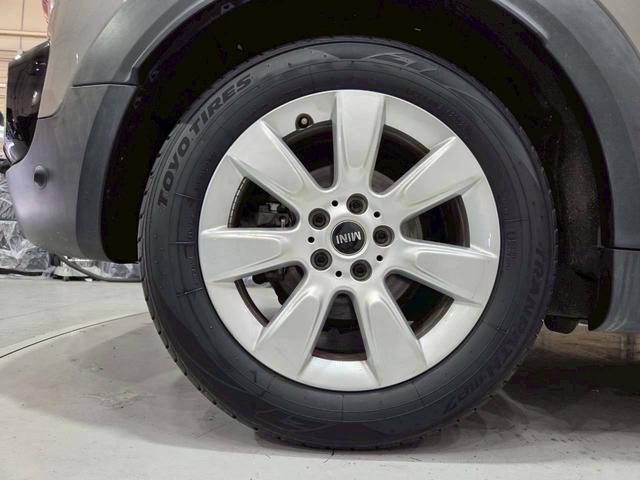 ＭＩＮＩ クーパーＤ　クロスオーバー　オール４　ユーザー様直接仕入れ車両　ルーフキャリア　ボンネットストライプ　ＬＥＤヘッドライト　純正１７インチＡＷ　純正ナビ　ＢＴ接続　シートヒーター　ステアスイッチ　クルコン　ドラレコ　ウェルカムランプ　ＥＴＣ（65枚目）