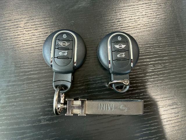 ＭＩＮＩ クーパーＤ　クロスオーバー　オール４　ユーザー様直接仕入れ車両　ルーフキャリア　ボンネットストライプ　ＬＥＤヘッドライト　純正１７インチＡＷ　純正ナビ　ＢＴ接続　シートヒーター　ステアスイッチ　クルコン　ドラレコ　ウェルカムランプ　ＥＴＣ（68枚目）
