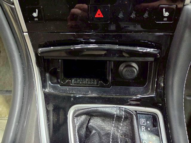 スカイライン ２００ＧＴ－ｔタイプＰ　純正ナビ　フルセグＴＶ　Ｂｌｕｅｔｏｏｔｈ　バックカメラ　ＬＥＤヘッドライト　フォグ　純正１７インチＡＷ　革シート　パワーシート　シートヒーター　ステアスイッチ　レーダークルーズ　前後ドラレコ　ＥＴＣ（43枚目）