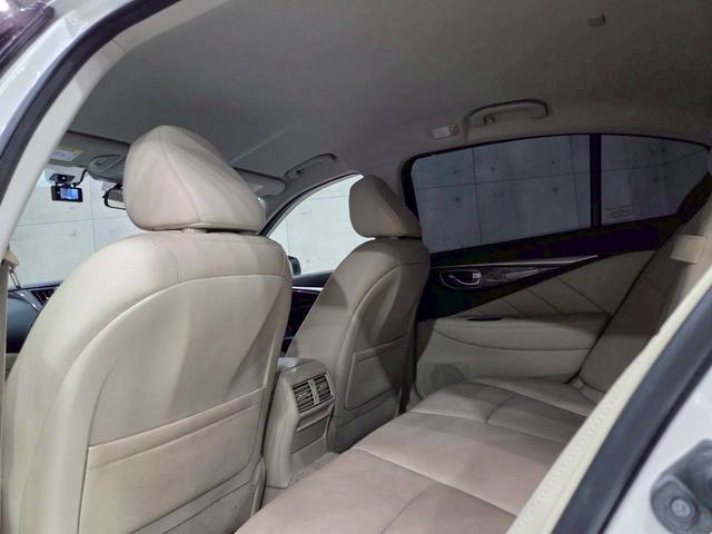 スカイライン ２００ＧＴ－ｔタイプＰ　純正ナビ　フルセグＴＶ　Ｂｌｕｅｔｏｏｔｈ　バックカメラ　ＬＥＤヘッドライト　フォグ　純正１７インチＡＷ　革シート　パワーシート　シートヒーター　ステアスイッチ　レーダークルーズ　前後ドラレコ　ＥＴＣ（64枚目）