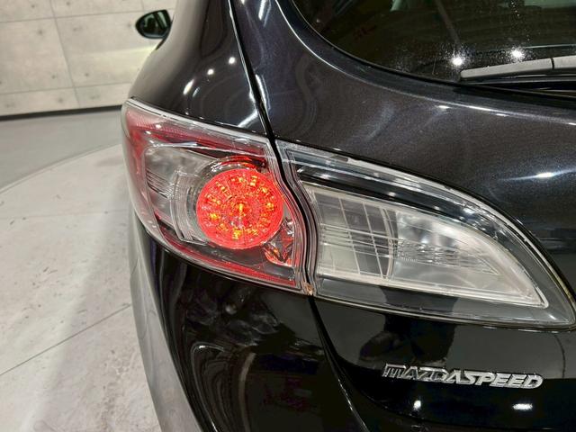 マツダスピードアクセラ ベースグレード　ＥＸＡＳマフラー　ＢＬＩＴＺ車高調・エアクリ・ブローオフ　純正エアロパーツ　ＬＥＤライト　純正１８インチＡＷ　純正ナビ　フルセグＴＶ　ハーフレザー　社外シフトノブ　ＢＯＳＥサウンド　スペアキー　ＥＴＣ（17枚目）