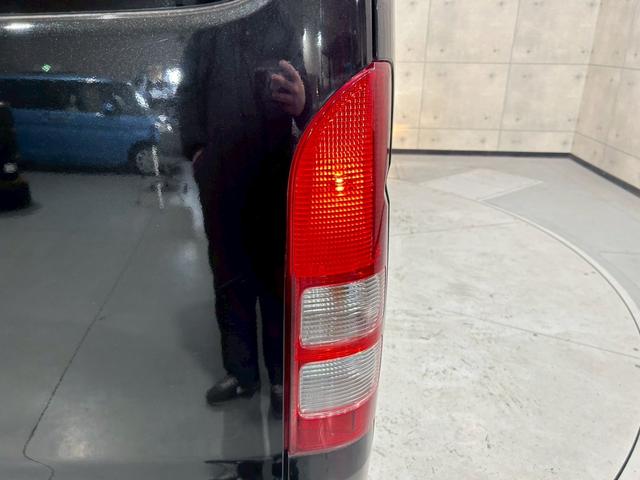 ハイエースワゴン ＧＬ　社外エアロ　ベットキッド　社外１８インチＡＷ　電動スライドドア　ＨＩＤヘッドライト　フォグ　社外ナビ　フルセグＴＶ　バックカメラ　フリップダウンモニター　リモコンキー　ＥＴＣ車載器　ユーザー様直接仕入（18枚目）