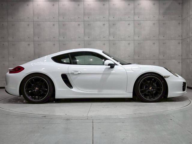 ケイマン ベースグレード　６速ＭＴ　左ハンドル　スポーツクロノＰＫＧ　スポーツエキゾーストシステム　Ｈ＆Ｒダウンサス　黒塗装１９ＡＷ　純正ナビ　ＤＴＶ　ＢＴ接続　バックカメラ　ハーフレザー　電動シート　シートヒーター　ドラレコ（13枚目）