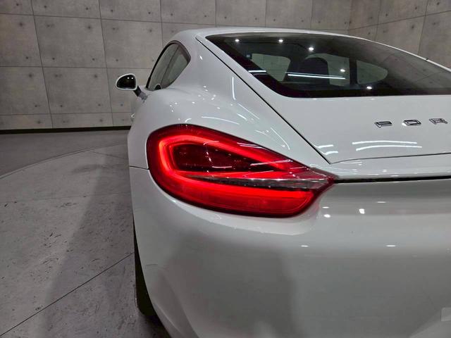 ケイマン ベースグレード　６速ＭＴ　左ハンドル　スポーツクロノＰＫＧ　スポーツエキゾーストシステム　Ｈ＆Ｒダウンサス　黒塗装１９ＡＷ　純正ナビ　ＤＴＶ　ＢＴ接続　バックカメラ　ハーフレザー　電動シート　シートヒーター　ドラレコ（17枚目）