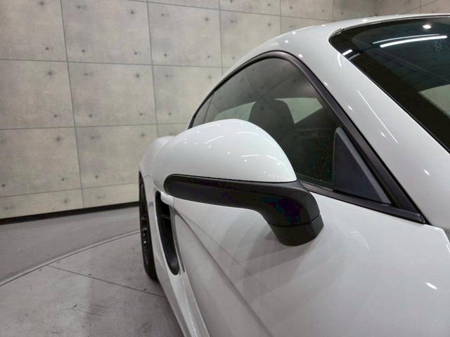 ケイマン ベースグレード　６速ＭＴ　左ハンドル　スポーツクロノＰＫＧ　スポーツエキゾーストシステム　Ｈ＆Ｒダウンサス　黒塗装１９ＡＷ　純正ナビ　ＤＴＶ　ＢＴ接続　バックカメラ　ハーフレザー　電動シート　シートヒーター　ドラレコ（22枚目）