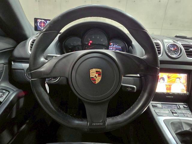 ケイマン ベースグレード　６速ＭＴ　左ハンドル　スポーツクロノＰＫＧ　スポーツエキゾーストシステム　Ｈ＆Ｒダウンサス　黒塗装１９ＡＷ　純正ナビ　ＤＴＶ　ＢＴ接続　バックカメラ　ハーフレザー　電動シート　シートヒーター　ドラレコ（30枚目）