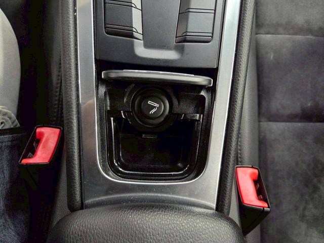 ケイマン ベースグレード　６速ＭＴ　左ハンドル　スポーツクロノＰＫＧ　スポーツエキゾーストシステム　Ｈ＆Ｒダウンサス　黒塗装１９ＡＷ　純正ナビ　ＤＴＶ　ＢＴ接続　バックカメラ　ハーフレザー　電動シート　シートヒーター　ドラレコ（44枚目）