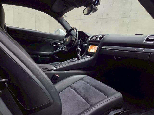 ケイマン ベースグレード　６速ＭＴ　左ハンドル　スポーツクロノＰＫＧ　スポーツエキゾーストシステム　Ｈ＆Ｒダウンサス　黒塗装１９ＡＷ　純正ナビ　ＤＴＶ　ＢＴ接続　バックカメラ　ハーフレザー　電動シート　シートヒーター　ドラレコ（58枚目）