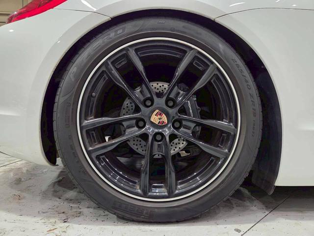 ケイマン ベースグレード　６速ＭＴ　左ハンドル　スポーツクロノＰＫＧ　スポーツエキゾーストシステム　Ｈ＆Ｒダウンサス　黒塗装１９ＡＷ　純正ナビ　ＤＴＶ　ＢＴ接続　バックカメラ　ハーフレザー　電動シート　シートヒーター　ドラレコ（68枚目）