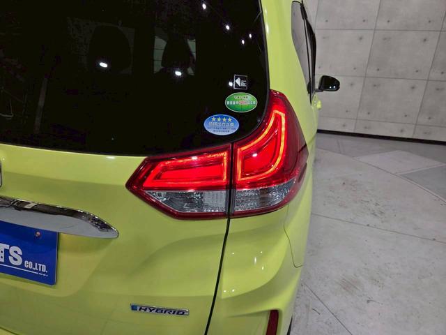 フリードハイブリッド ハイブリッド・ＥＸ　純正ナビ　フルセグＴＶ　Ｂｌｕｅｔｏｏｔｈ　バックカメラ　フリップダウン　ＬＥＤヘッドライト　両側パワスラ　純正１５インチＡＷ　ハーフレザーシート　シートヒーター　レーダークルーズ　スペアキー　ＥＴＣ（18枚目）