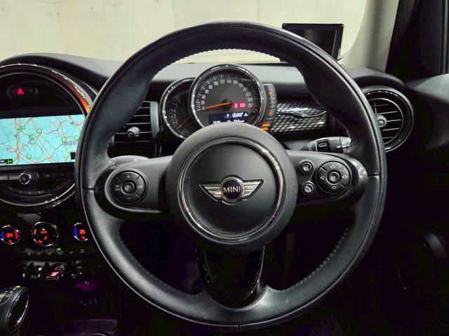 ＭＩＮＩ クーパーＳ　ユーザー様直接仕入れ　ブラックルーフ　１６インチブラックＡＷ　ＬＥＤヘッドライト　フォグランプ　純正ナビ　ＢＴ接続　ＡＵＸ／ＵＳＢ端子　バックモニター　オートクルーズ　スマートキー　スペアキー　ＥＴＣ（28枚目）