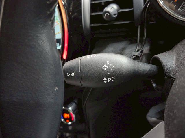 ＭＩＮＩ クーパーＳ　ユーザー様直接仕入れ　ブラックルーフ　１６インチブラックＡＷ　ＬＥＤヘッドライト　フォグランプ　純正ナビ　ＢＴ接続　ＡＵＸ／ＵＳＢ端子　バックモニター　オートクルーズ　スマートキー　スペアキー　ＥＴＣ（31枚目）