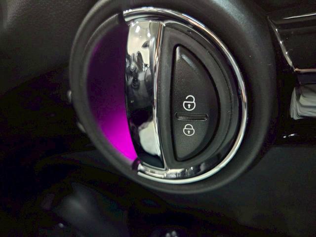 ＭＩＮＩ クーパーＳ　ユーザー様直接仕入れ　ブラックルーフ　１６インチブラックＡＷ　ＬＥＤヘッドライト　フォグランプ　純正ナビ　ＢＴ接続　ＡＵＸ／ＵＳＢ端子　バックモニター　オートクルーズ　スマートキー　スペアキー　ＥＴＣ（35枚目）