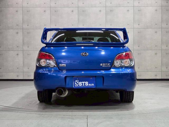 インプレッサ ＷＲＸ　ＷＲ－リミテッド　２００５　屋内車庫・カバー保管／ユーザー様直接仕入れ／ＳＴｉゲノムターボ計／ＳＴｉゲノムマフラー／ＳＴｉフロントリップ／スバル純正ＲＡＹＳ１７インチＡＷ／リアウイング／ＨＩＤヘッドライト／社外ナビ／リモコンキー（15枚目）
