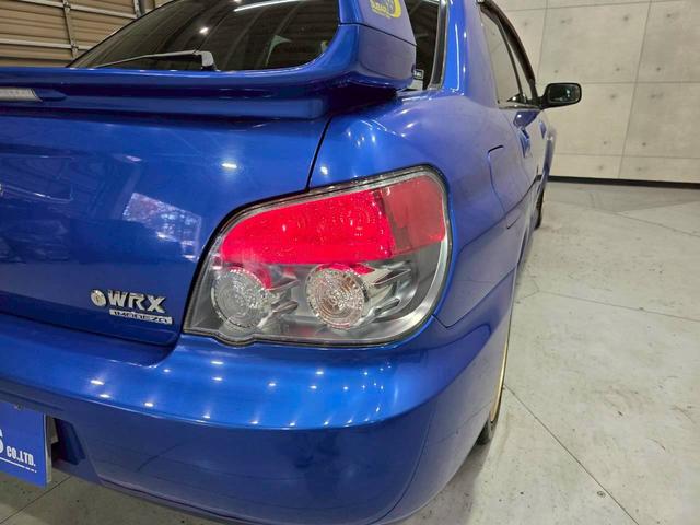 インプレッサ ＷＲＸ　ＷＲ－リミテッド　２００５　屋内車庫・カバー保管／ユーザー様直接仕入れ／ＳＴｉゲノムターボ計／ＳＴｉゲノムマフラー／ＳＴｉフロントリップ／スバル純正ＲＡＹＳ１７インチＡＷ／リアウイング／ＨＩＤヘッドライト／社外ナビ／リモコンキー（18枚目）