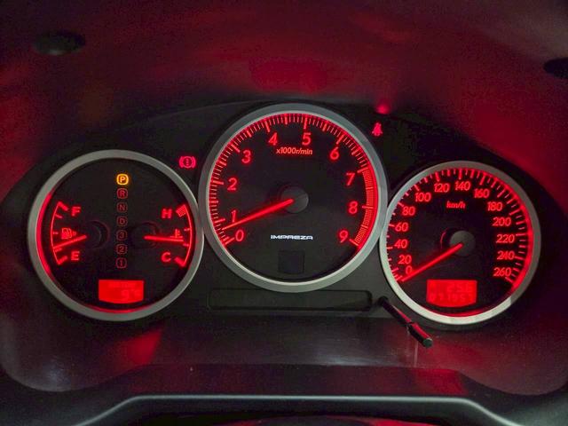 インプレッサ ＷＲＸ　ＷＲ－リミテッド　２００５　屋内車庫・カバー保管／ユーザー様直接仕入れ／ＳＴｉゲノムターボ計／ＳＴｉゲノムマフラー／ＳＴｉフロントリップ／スバル純正ＲＡＹＳ１７インチＡＷ／リアウイング／ＨＩＤヘッドライト／社外ナビ／リモコンキー（26枚目）