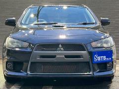 ５速ＭＴ　大型リアスポイラー　ＲＡＺＯシフトノブ　ＲＥＣＡＲＯシート　Aftermarket１８インチＡＷ　ｂｒｅｍｂｏキャリパー　Aftermarketナビ　ＨＩＤヘッドライト　オートライト　電動格納ミラー　スマートキー　ＥＴＣ車載器 3