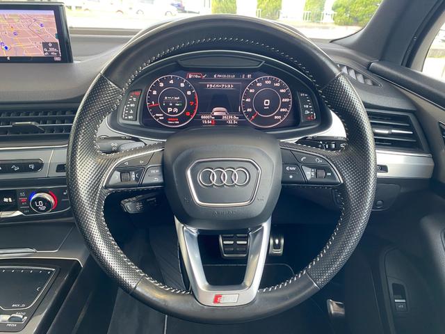 Ｑ７ 　３．０ＴＦＳＩクワトロ　Ｓラインパッケージ／パノラマＳＲ／アダプティブエアサス　／マトリックスＬＥＤ／純正ナビ／アラウンドビューカメラ／ブラックレザーシート／フルセグＴＶ／取説／保証書／スペアキー／（10枚目）