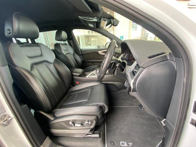 Ｑ７ 　３．０ＴＦＳＩクワトロ　Ｓラインパッケージ／パノラマＳＲ／アダプティブエアサス　／マトリックスＬＥＤ／純正ナビ／アラウンドビューカメラ／ブラックレザーシート／フルセグＴＶ／取説／保証書／スペアキー／（22枚目）